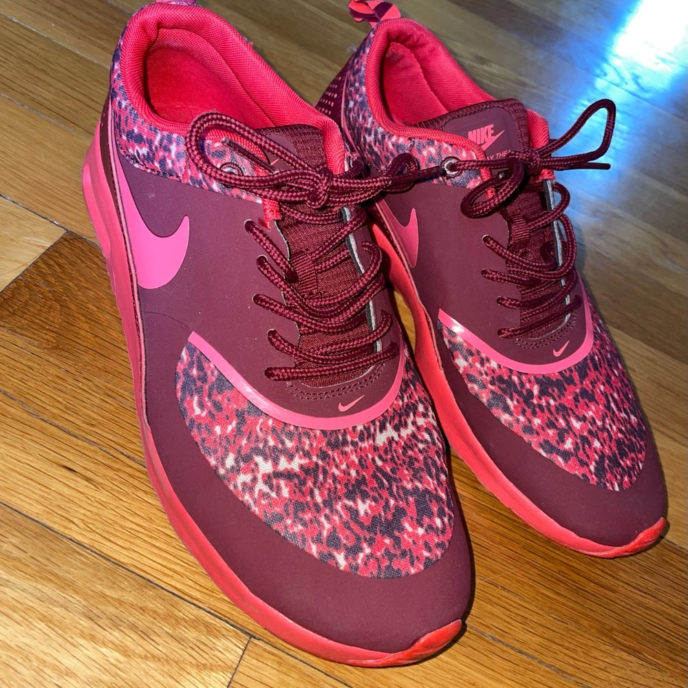 Nike Women’s Maroon/Red Sneakers